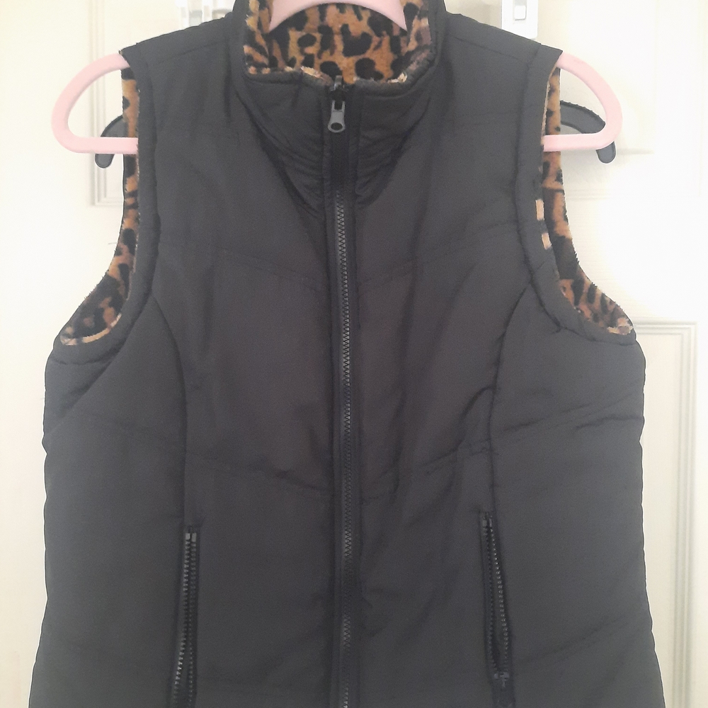 Women's Black Puffer Vest with Leopard Print Lining